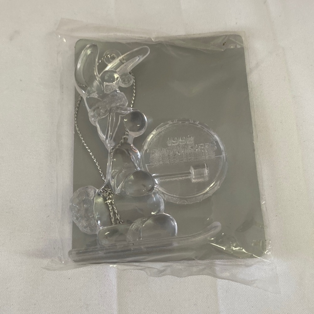 Vintage 2992 Energizer Bunny Ornament “Skier” (EN)